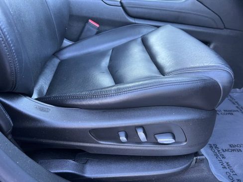 Used 2017 Cadillac XT5 Luxury w/ Driver Awareness Package image 12