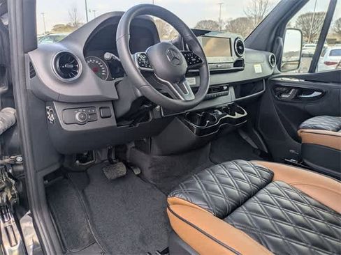 Used 2024 Mercedes-Benz Sprinter 3500 image 2