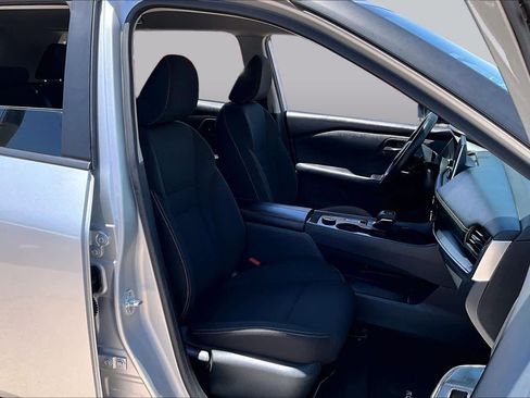 Used 2024 Nissan Rogue S AWD/4WD image 9