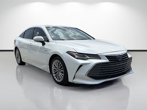 Used 2019 Toyota Avalon Limited FWD image 1