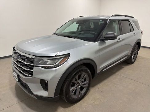 Used 2025 Ford Explorer Active w/ Active Comfort Package AWD/4WD image 7
