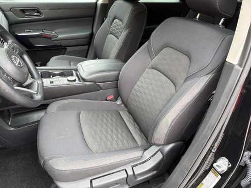 Certified 2025 Nissan Pathfinder S AWD/4WD image 17