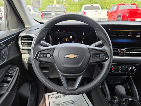 Used 2024 Chevrolet TrailBlazer LT FWD image 19
