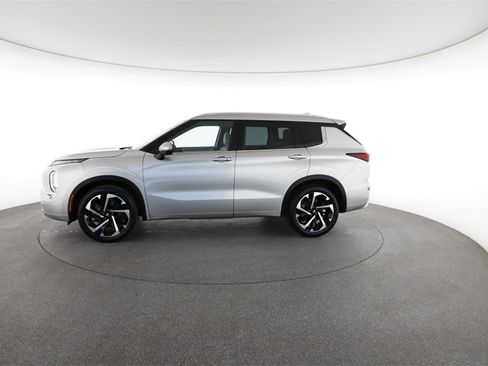 Used 2023 Mitsubishi Outlander SEL image 7