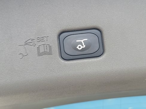 Used 2024 Lincoln Nautilus Premier AWD/4WD image 17