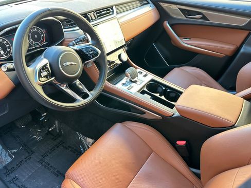 Used 2025 Jaguar F-PACE R-Dynamic S image 9