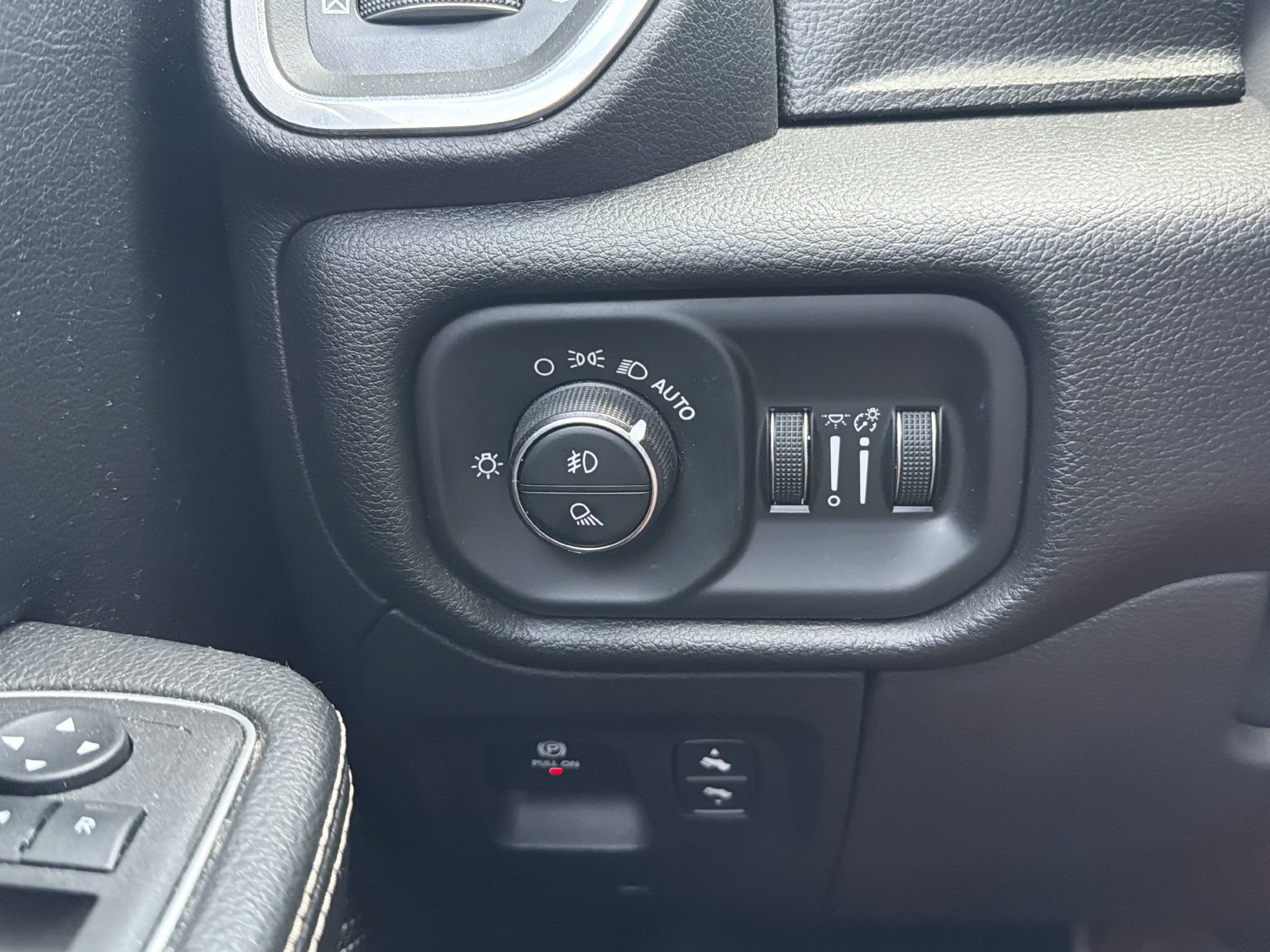 Used 2023 RAM 1500 Laramie AWD/4WD image 28