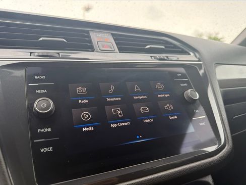 Certified 2022 Volkswagen Tiguan SE R-Line AWD/4WD image 14