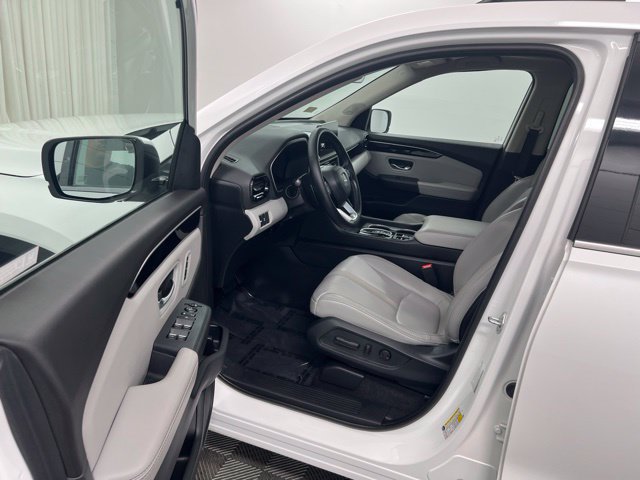 Used 2023 Honda Pilot Touring image 12