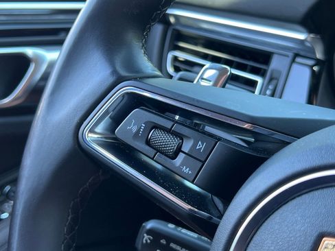 Certified 2022 Porsche Macan S AWD/4WD image 20