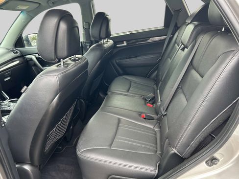 Used 2015 Kia Sorento LX image 10