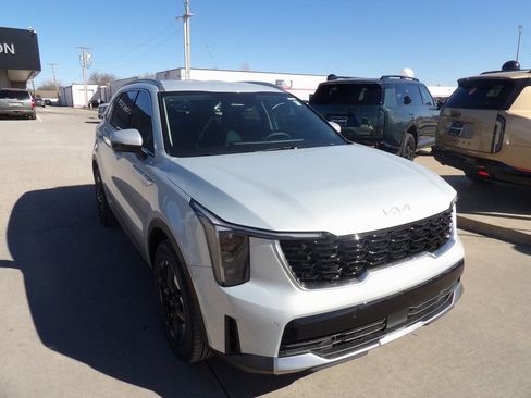 New 2026 Kia Sorento S image 4
