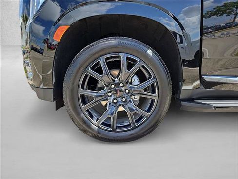 Used 2024 GMC Yukon SLT w/ SLT Luxury Package AWD/4WD image 25
