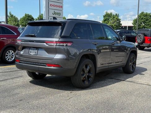 Used 2022 Jeep Grand Cherokee Altitude AWD/4WD image 3