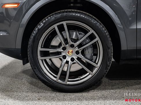 Used 2019 Porsche Cayenne S image 10