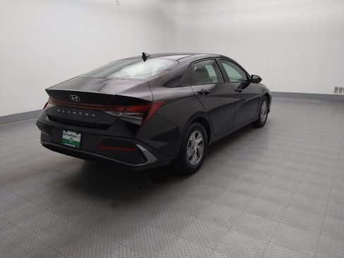 Used 2024 Hyundai Elantra SE FWD image 10