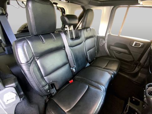 Used 2020 Jeep Wrangler Unlimited Sahara AWD/4WD image 20