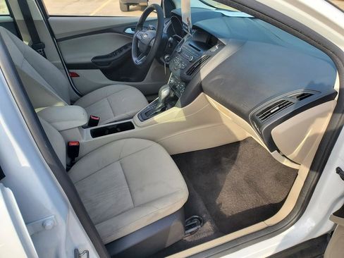 Used 2017 Ford Focus SE image 5