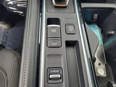 Used 2023 Nissan Pathfinder SV w/ SV Premium Package FWD image 34