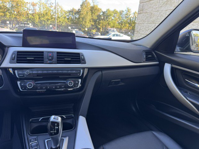 Used 2018 BMW 320i xDrive Sedan w/ Convenience Package AWD/4WD image 27