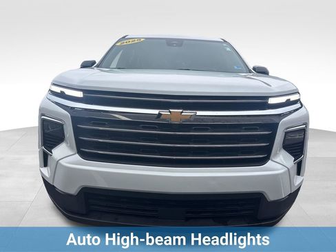 Used 2025 Chevrolet Traverse LT FWD image 13