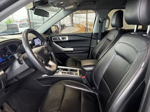 Used 2023 Ford Explorer XLT w/ Equipment Group 202A AWD/4WD image 13