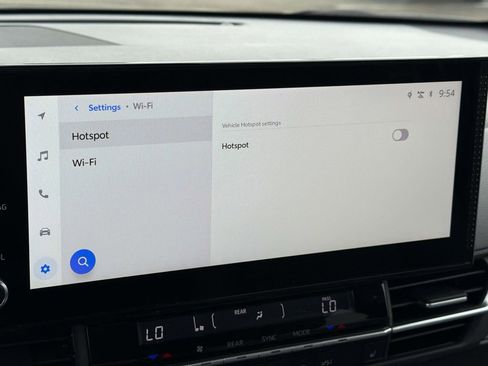 Used 2025 Toyota Sienna XLE image 21