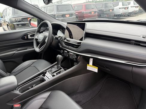 New 2026 Jeep Compass Latitude AWD/4WD image 32