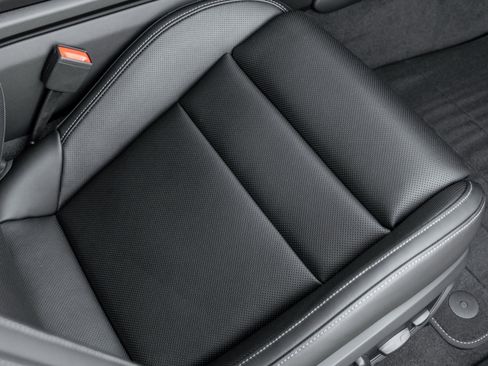 New 2026 Porsche Taycan Turbo image 38