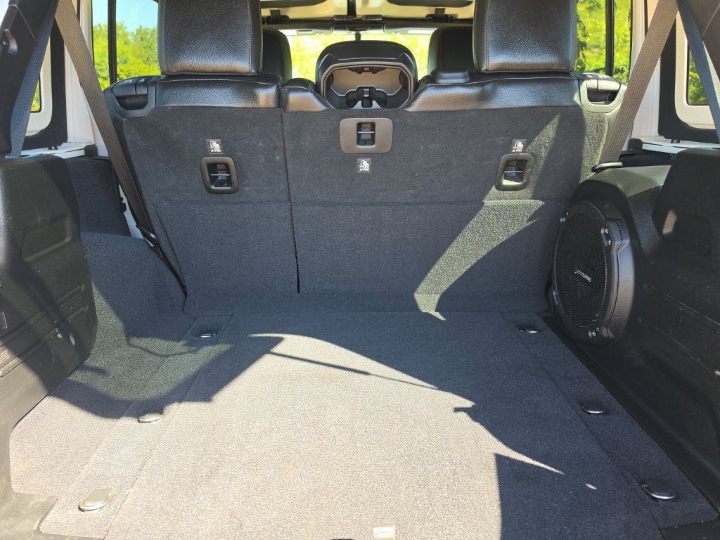 Used 2018 Jeep Wrangler Unlimited Sahara AWD/4WD image 29