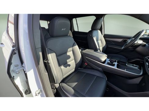 Certified 2026 Buick Enclave Sport Touring AWD/4WD image 32