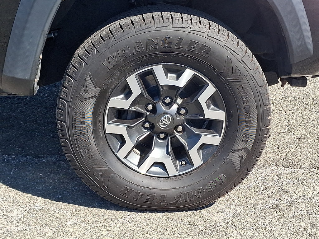 Used 2019 Toyota Tacoma TRD Off-Road AWD/4WD image 11