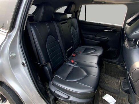 Used 2023 Toyota Highlander XLE AWD/4WD image 20