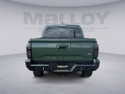 Used 2022 Toyota Tacoma TRD Sport w/ TRD Premium Sport Package image 4