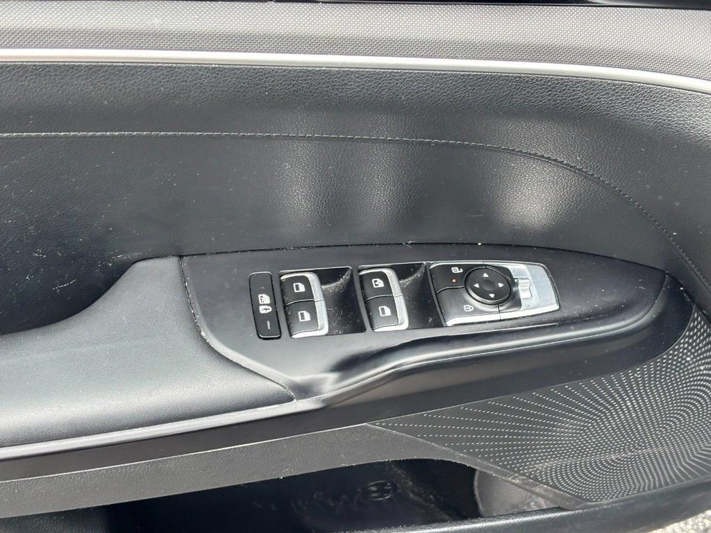 Used 2025 Kia K5 LXS FWD image 16