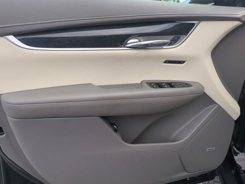 Used 2021 Cadillac XT6 Premium Luxury image 20