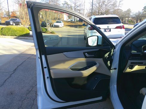 Used 2025 Acura MDX SH-AWD w/ Technology Package image 17