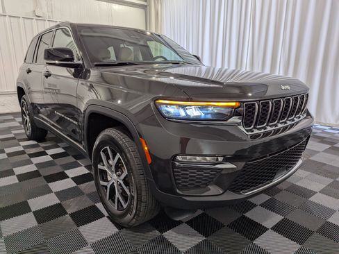 Used 2024 Jeep Grand Cherokee Limited w/ Trailer Tow Package AWD/4WD image 5