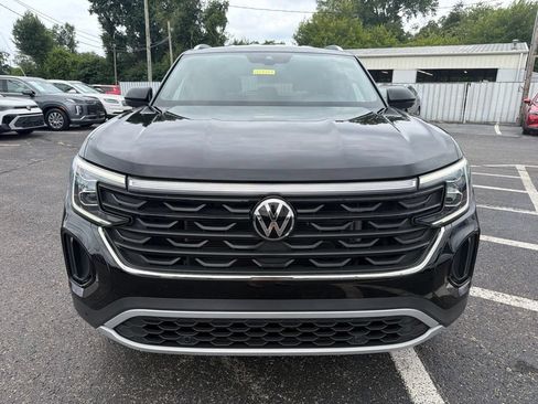 Used 2024 Volkswagen Atlas Cross Sport SE FWD image 2