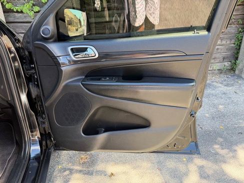 Used 2019 Jeep Grand Cherokee Laredo RWD image 20
