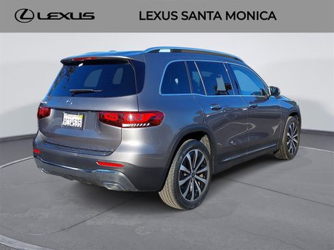 Used 2022 Mercedes-Benz GLB 250 w/ Premium Package Lite image 5