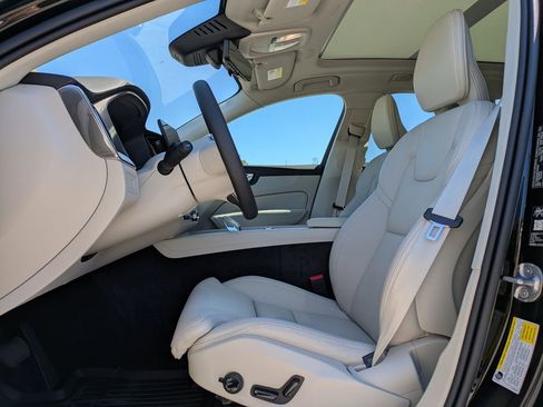 New 2026 Volvo XC60 B5 Ultra w/ Protection Package Premier image 2