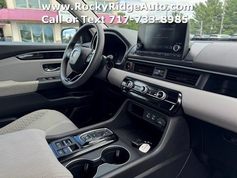 Used 2023 Honda Pilot LX image 11