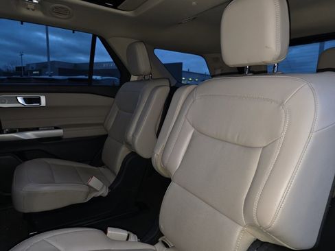 Used 2022 Ford Explorer Limited image 15