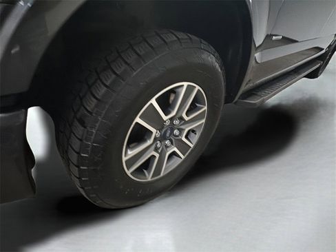 Used 2015 Ford F150 Lariat w/ Equipment Group 502A Luxury image 4