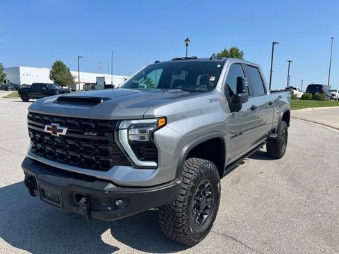 Used 2025 Chevrolet Silverado 2500 ZR2 w/ ZR2 Bison Edition AWD/4WD image 2