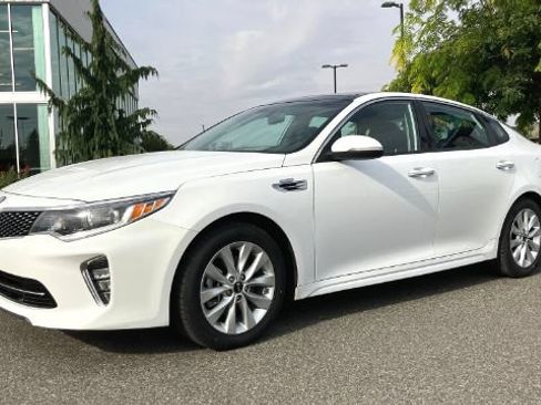 Used 2018 Kia Optima S w/ Panoramic Sunroof Package FWD image 7