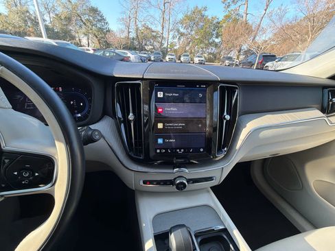 Certified 2023 Volvo XC60 B5 Plus image 30