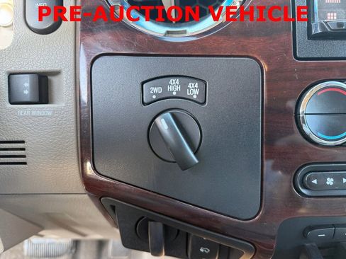 Used 2010 Ford F250 Lariat image 19