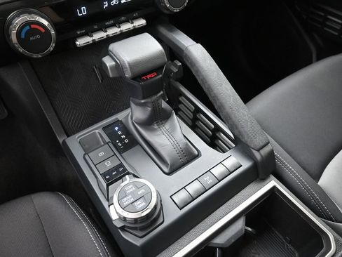 Used 2024 Toyota Tacoma TRD Off-Road image 29